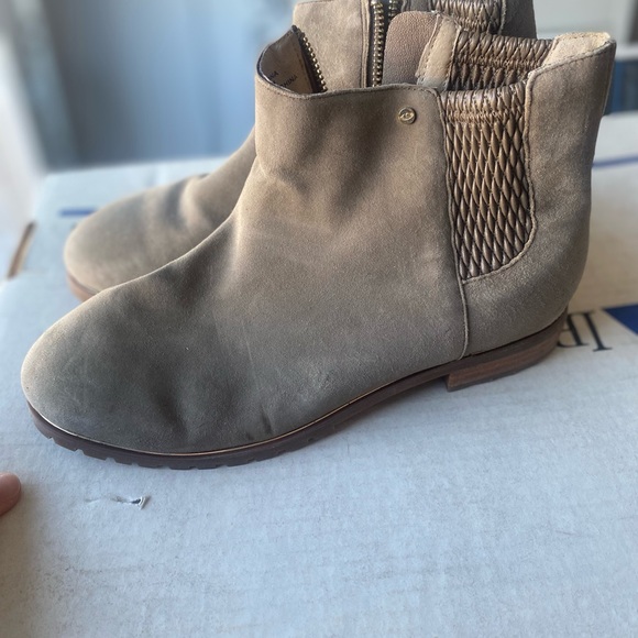 Shoes - Women’s Tan Ankle Boots